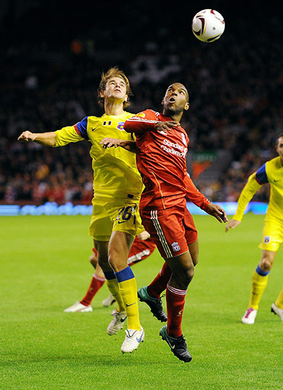 Europa Cup: Eric Bicfalvi tussles with Ryan Babel