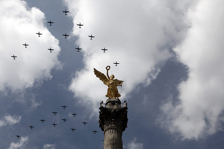 Mexico day 3: Military aircrafts fly over the The Angel of Independence 