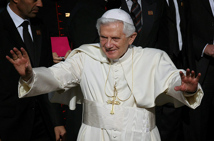 Pope Day 2: Pope Benedict XVI greets school children 