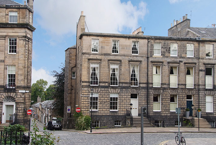 Snooping Around: snooping around town edinburgh