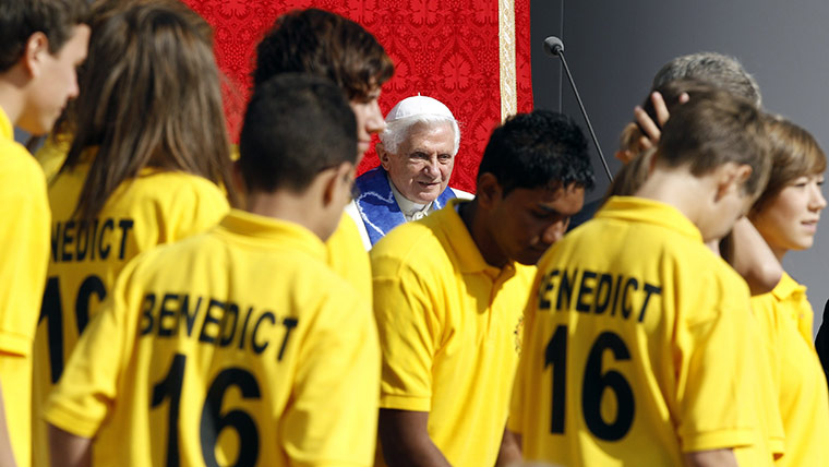 Pope 3: Pope Benedict XVI  meets Manchester City junior soccer players