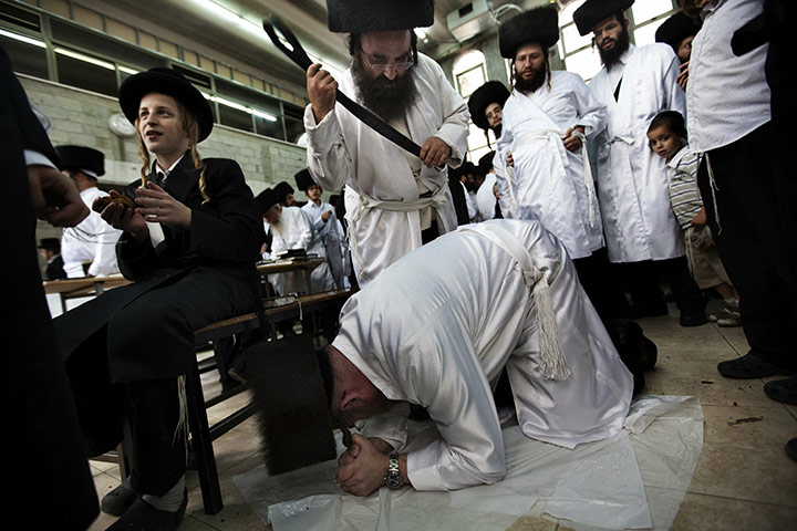 Yom Kippur Update: An ultra-Orthodox Jew whips a fellow bel