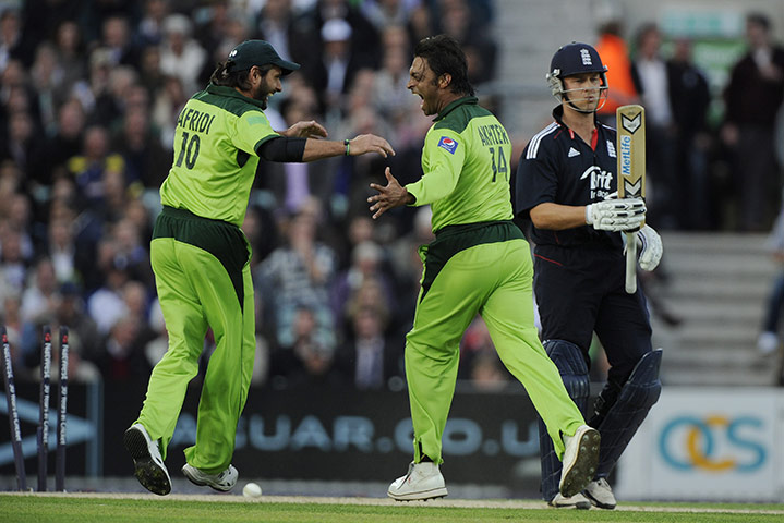 England v Pakistan ODI: Akhtar celebrates with Afridi after bowling Trott 