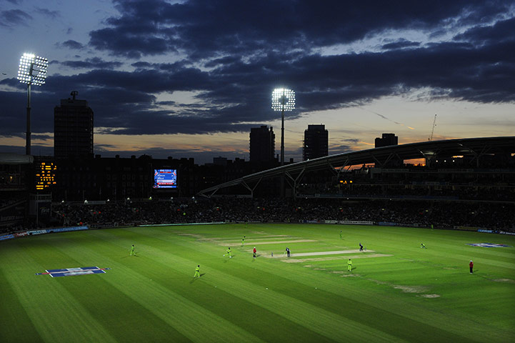 England v Pakistan ODI: The floodlights are on at the Oval as England are 133-5