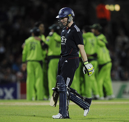 England v Pakistan ODI: Eoin Morgan goes off after being caught on the boundary by Sub off Umar Gul