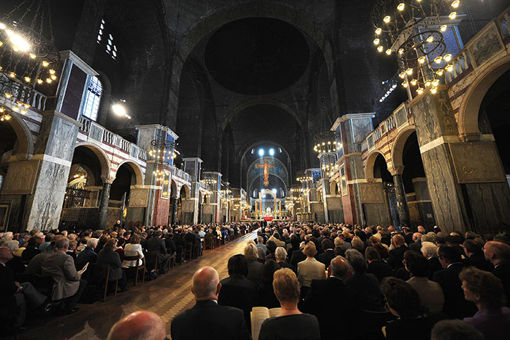 Pope Day 2: Mass celebrated by Pope Benedict XVI at Westminster Cathedral