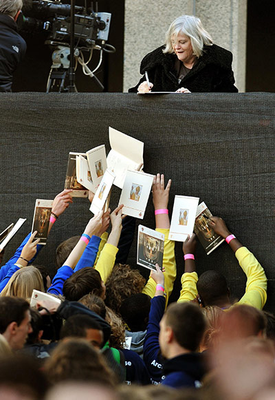 Pope Day 2: Anne Widdecombe signs autographs before Pope Benedict XVI arrives