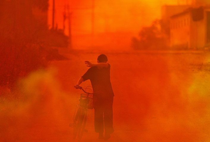 24 hours in pictures: A Sarap Chemical Plant Causes Acid Leak In Southwest China