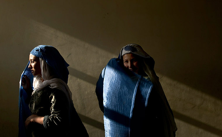24 hours in pictures: Afghan women leave a polling station 