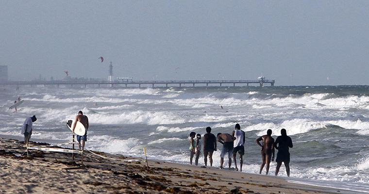 Hurricane Earl: People enjoy a day at Fort Lauderdale Beach as Hurricane Earl approaches
