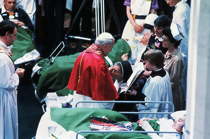 Pope 1982 Visit: Pope John Paul II Blesses Invalids
