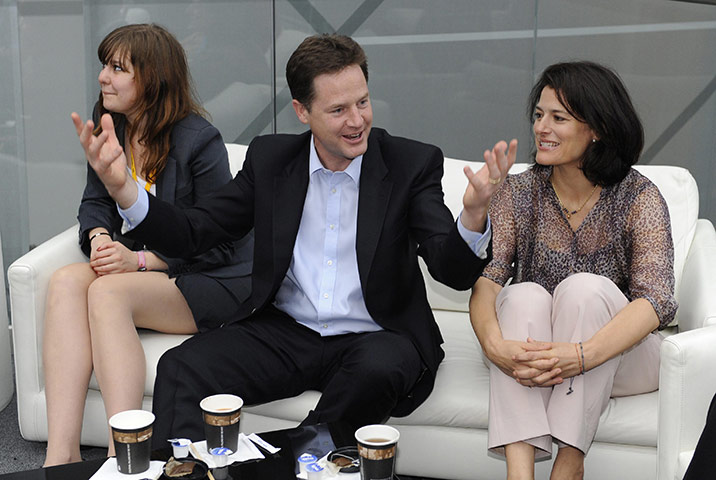 Liberal Democrats : Nick Clegg and his wife Miriam speak to young Liberals