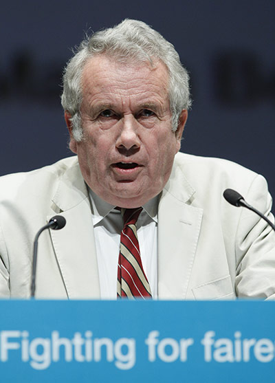 Liberal Democrats : Martin Bell, journalist and writer, addresses the conference 