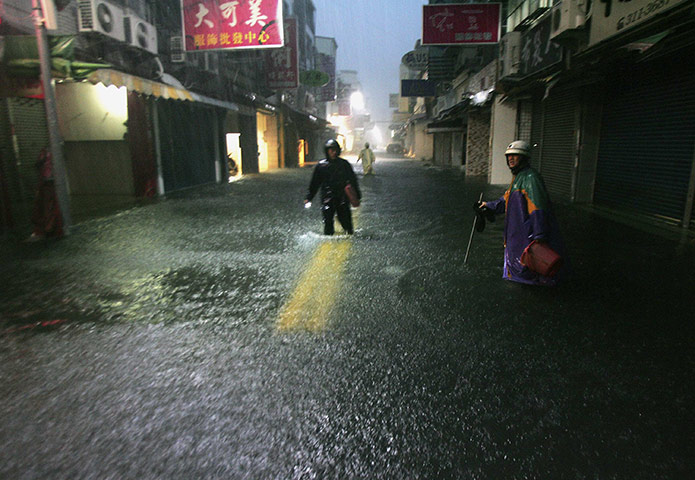 24 hours in pictures: Typhoon Fanapi hits Kaohsiung City, Taiwan
