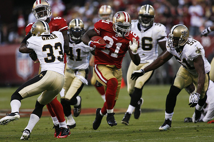 24sport: San Francisco 49ers' Frank Gore breaks through New Orleans Saints defense