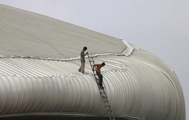 Commonwealth games: Workers climb down the roof of the weightlifting venue 