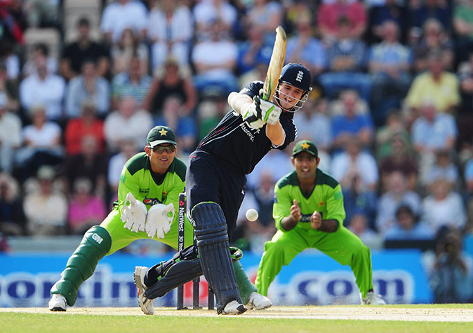 sport: England v Pakistan - 5th NatWest ODI