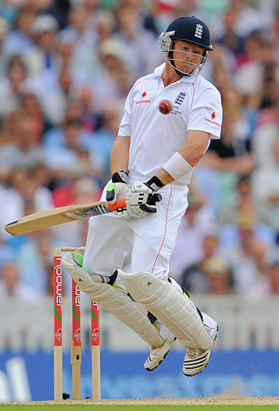 sport: England batsman Ian Bell avoids a bounce