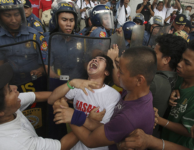 24 hours in pictures: demolition of shanty dwellings in Quezon City, Philippines