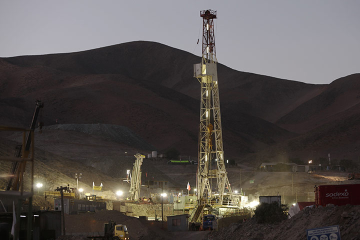 Trapped miners in Chile: 22 September: The drill being used in Plan C is illuminated at night