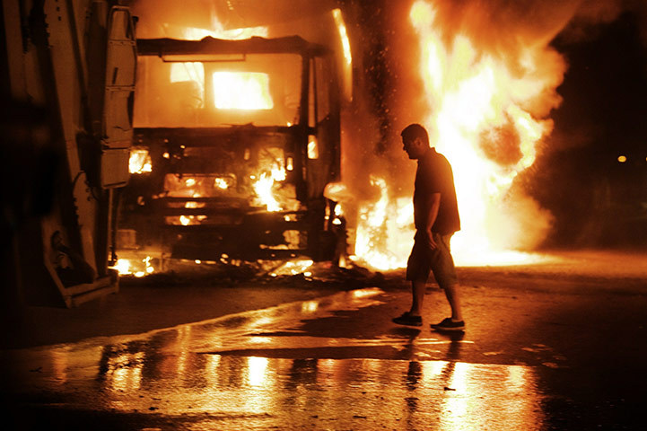 24 hours in pictures: Naples garbage protests
