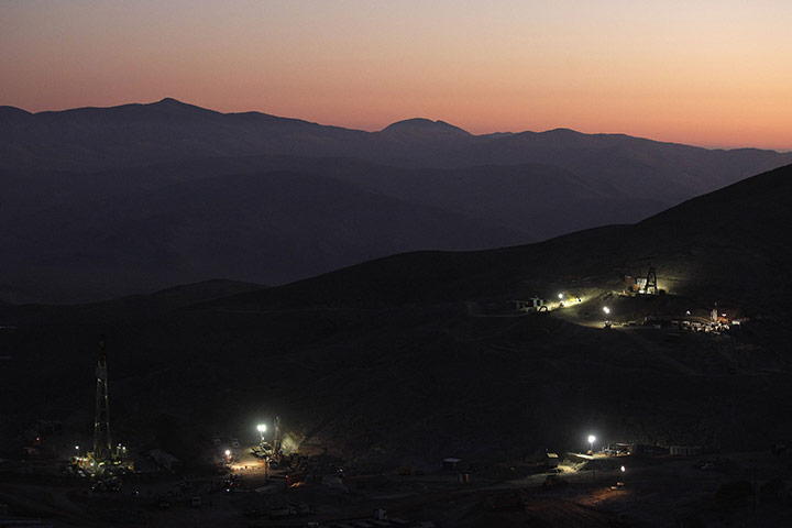 Trapped miners in Chile: 23 September: the three drills at work at dusk