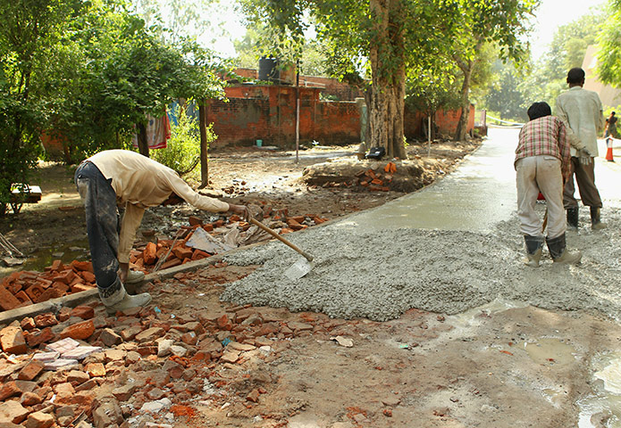 Commonwealth tues: Workers continoue prepare games sites ahead