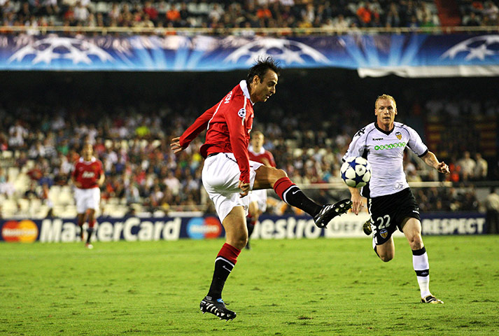 Weds Champions League: Dimitar Berbatov controls the ball