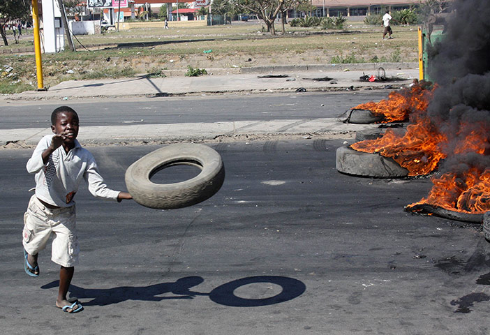 24 Hours: Food price riots in Maputo, Mozambique