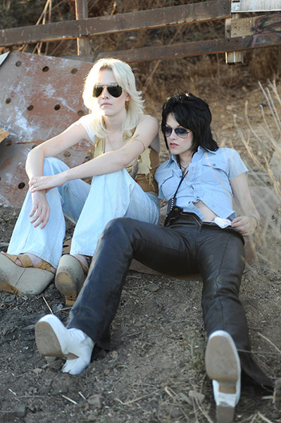 Briefing06: Dakota Fanning and Kristen Stewart in The Runaways