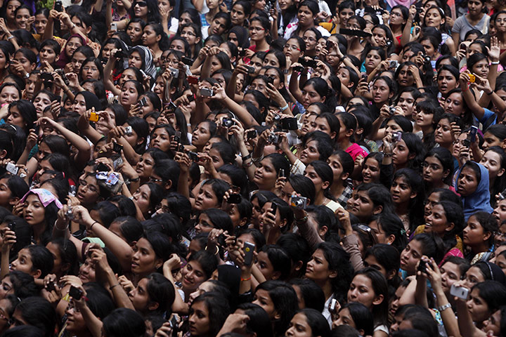 24 hours Thurs: Indian students take photographs of Bollywood