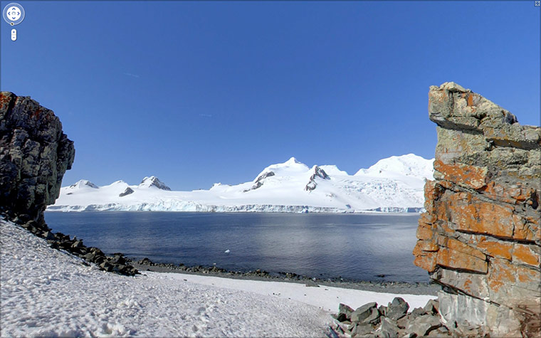 Google Streetview Global: Google streetview - Between two boulders, Half Moon Bay, Antarctica