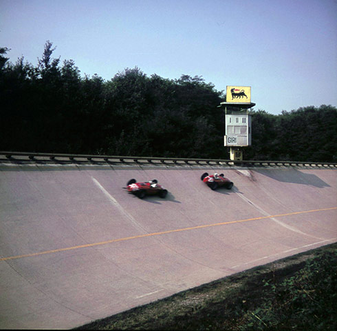1960 Italian GP: Hill ‘tows’ Von Trips around the Monza banking