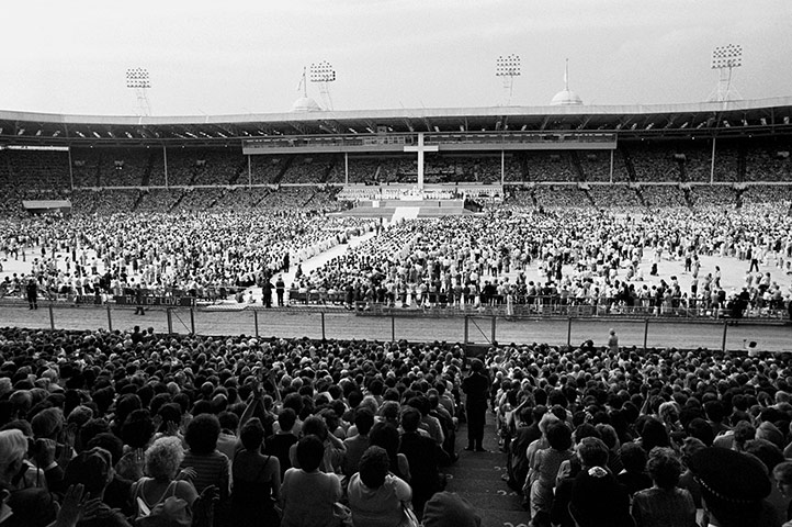 pope update: Mass At Wembley Stadium