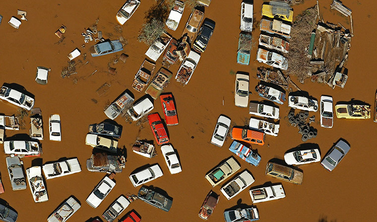 Australia Floods: Wangaratta, Victoria: Cars sit deep in the floodwater