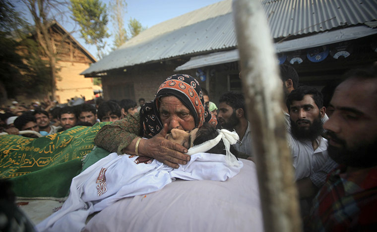 24 hours in pictures: funeral in Kashmir