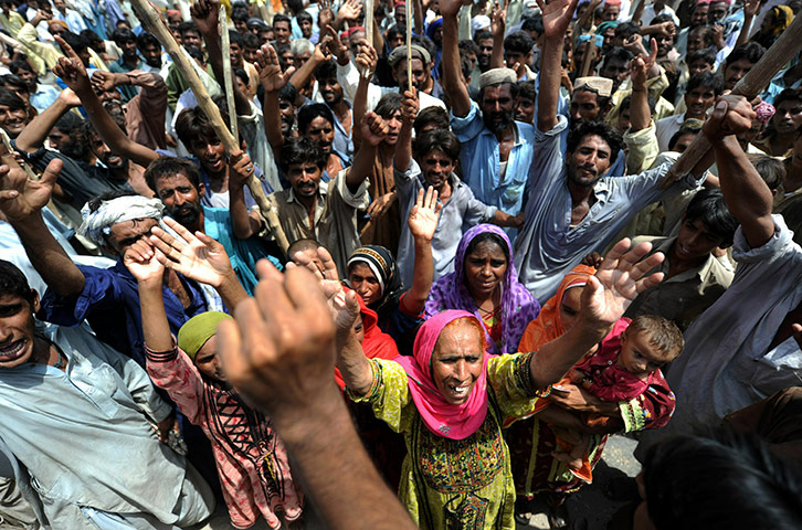Pakistan Flooding Update: Internally displaced Pakistani people protest shortage of relief