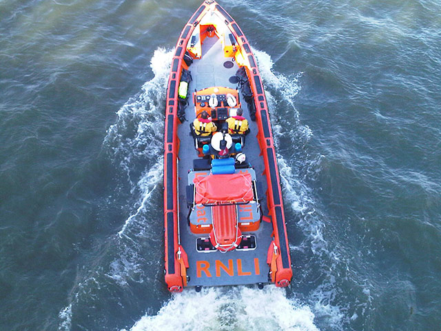 show & tell: Leto: colourful boat