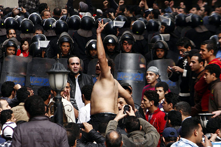 Egypt car bomb: Bomb attack on Coptic Church in Alexandria kills at least 21 people