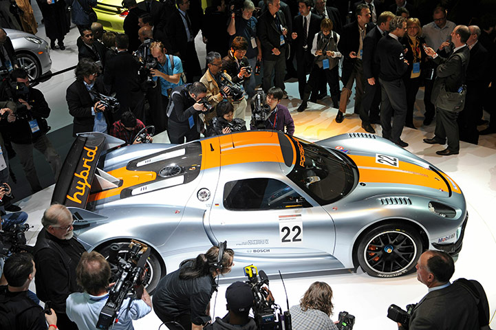 Detroit Auto Show: Journalists get a look a the new Porsche 918 RSR sports car 
