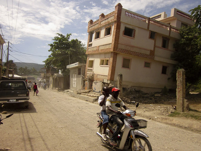 Haitian teenagers: document their nation though unique photographs in Jacmel