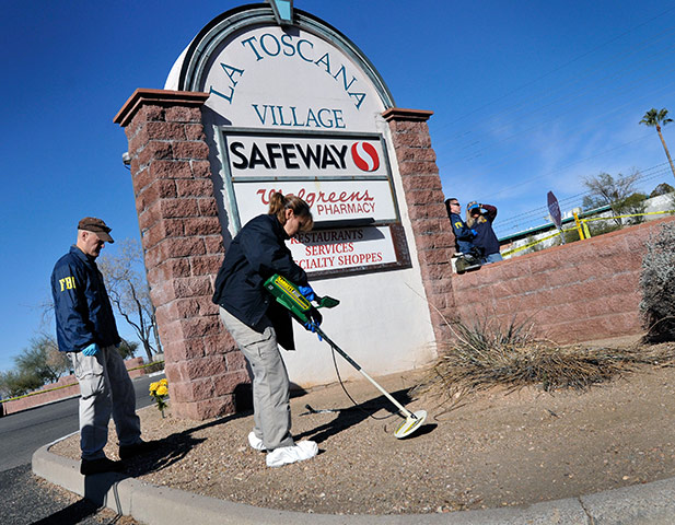 Tuscon shooting: FBI agents continue to investigate the crime scene
