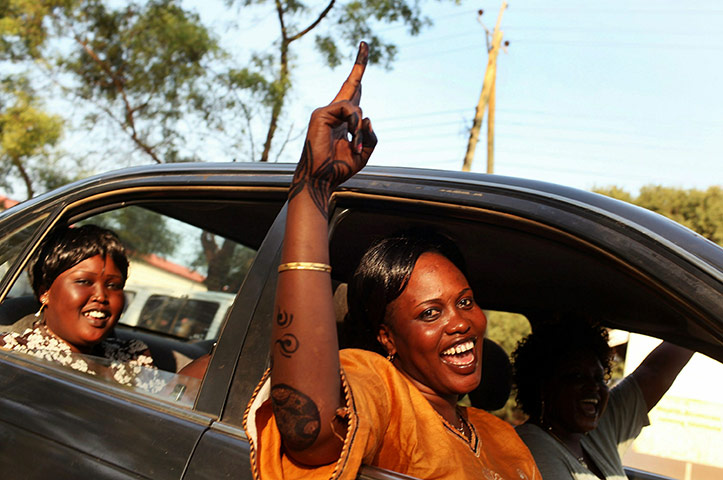 Southern Sudanisn: Sudanese women drive in a pro independence parade