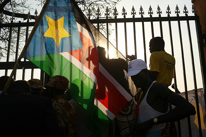 Southern Sudanisn: Voters celebrate with the flag of south Sudan during first day of voting