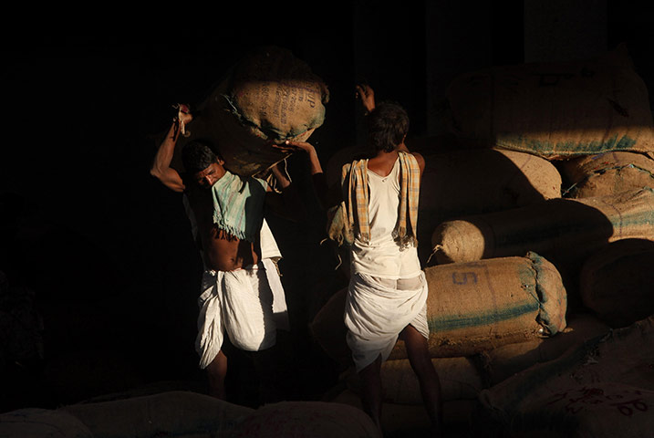 24 hours in pictures: wholesale market in Hyderabad, India