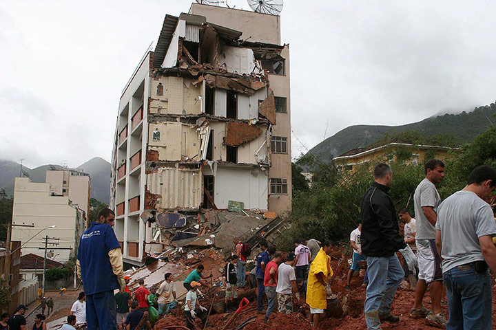 brazil mudslide aftermath: DEATH TOLL RISES UP TO 432 AFTER HEAVY RAINS IN BRAZIL