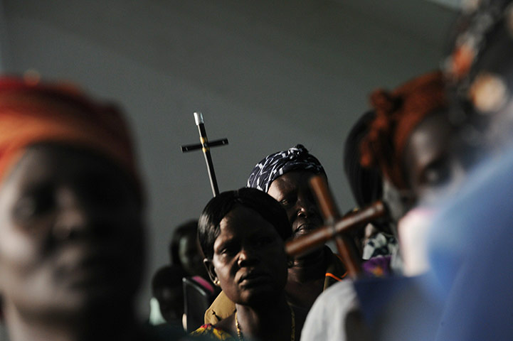 Sudan election: Christian congregation during a Sunday service in Juba