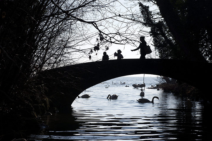 24 hours in pictures : warm weather in Switzerland