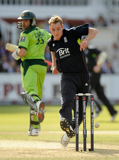 England World Cup Squad: England's Broad kicks the ball towards the stumps watched by Pakistan's Gul