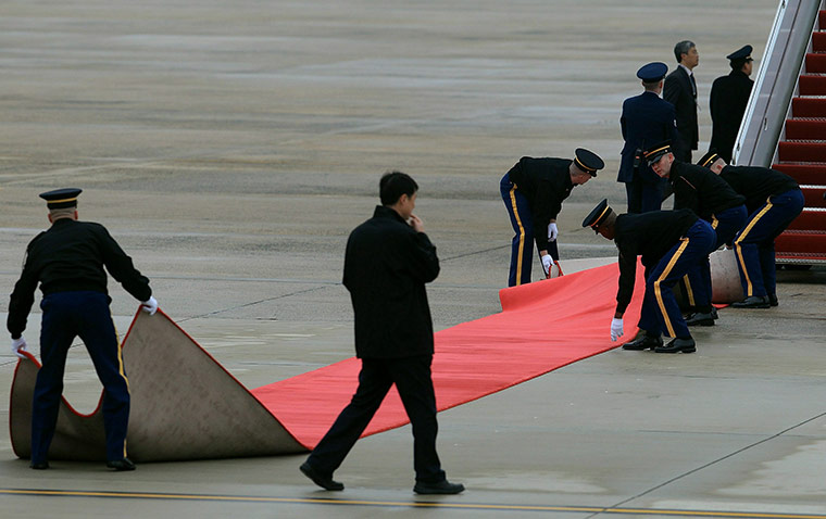 Hu Jintao in Washington: Red carpet is positioned after the arrival of Chinese President Hu Jintao